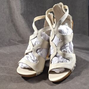 Michael Kors Cream Leather Back Zip Wooden Heeled Sandals VG- US 10